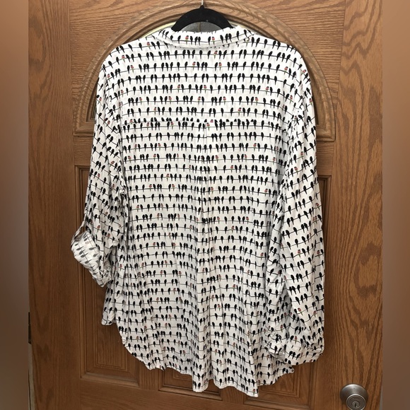 Fun bird Print Blouse. Good Condition. Very flattering with soft Rayon fabric. - Picture 5 of 7